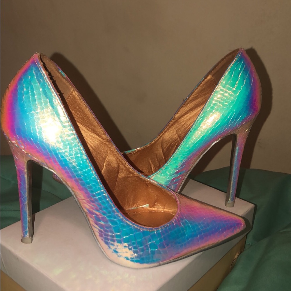 iridescent pumps